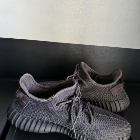 Yeezy boost 350 black non reflective 10.5